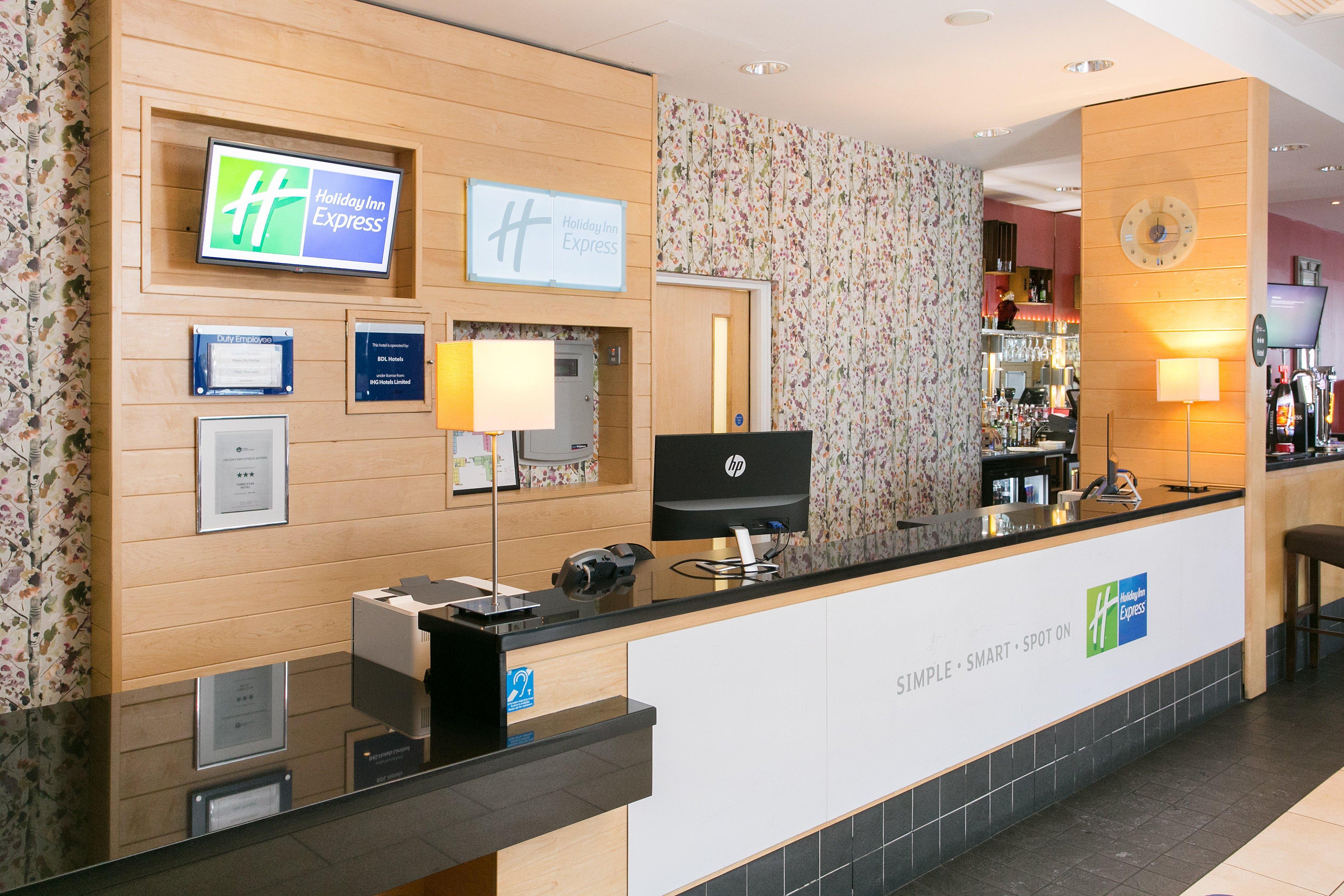 Holiday Inn Express Antrim By Ihg Exterior photo