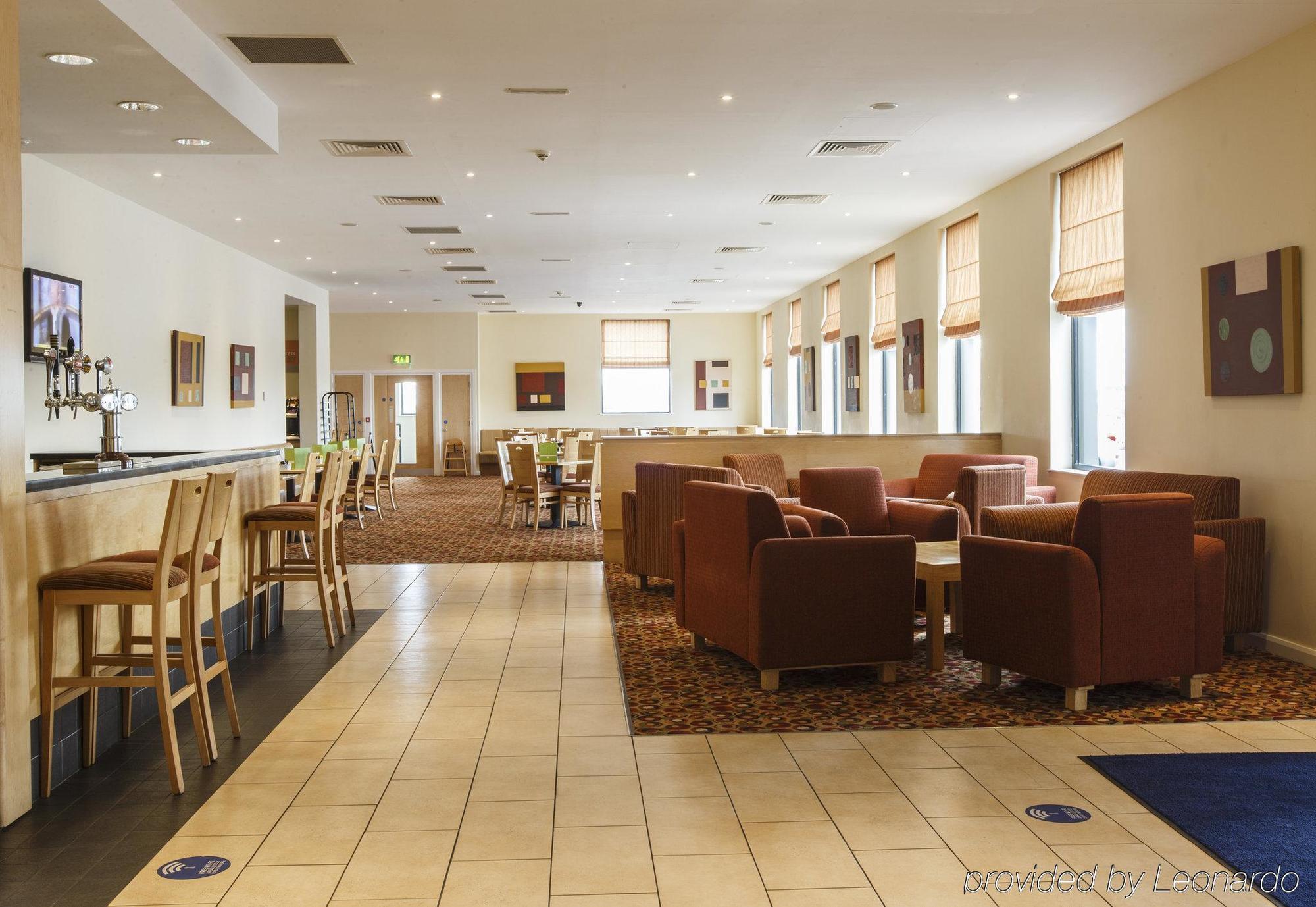 Holiday Inn Express Antrim By Ihg Exterior photo