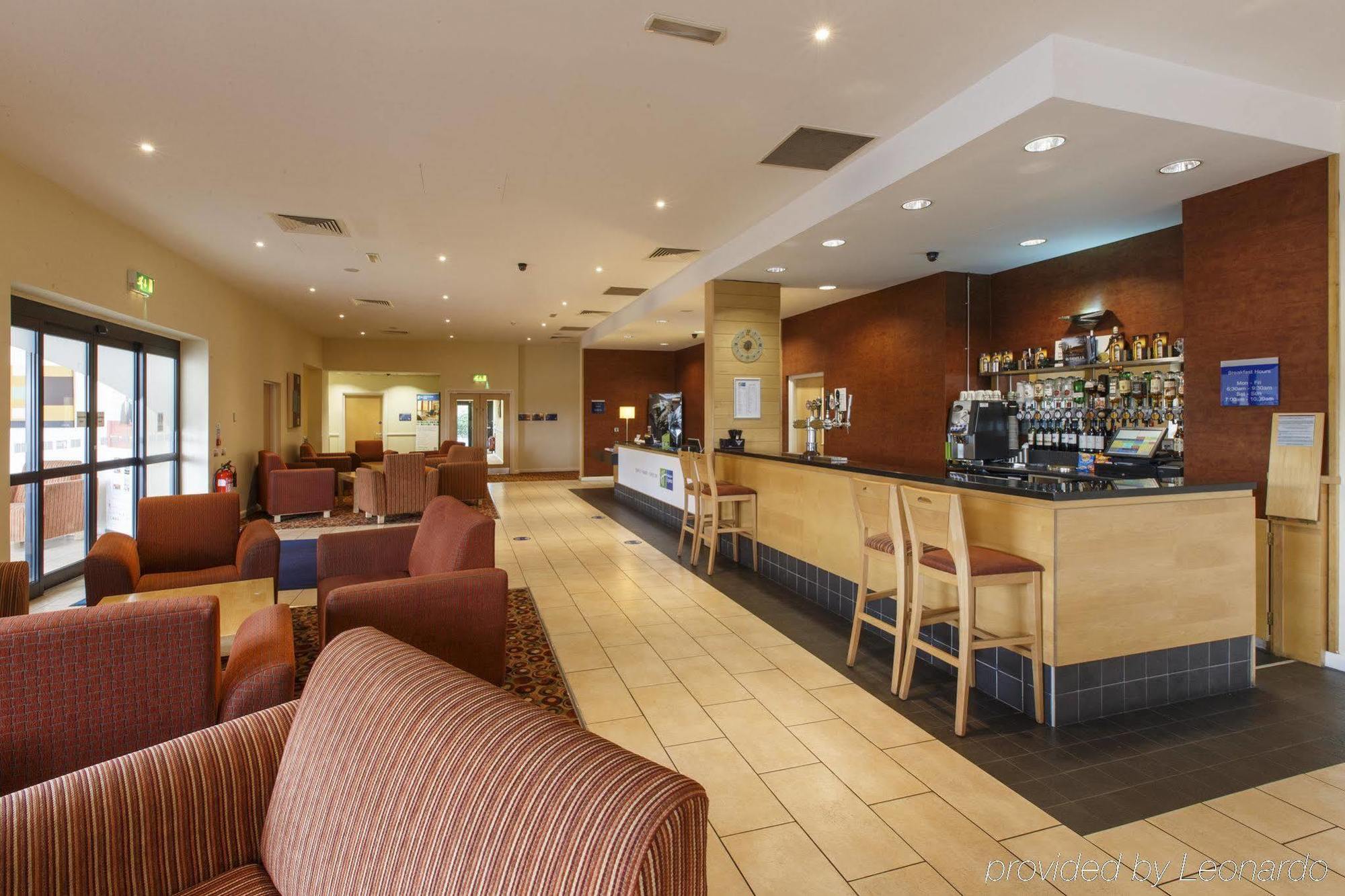 Holiday Inn Express Antrim By Ihg Exterior photo